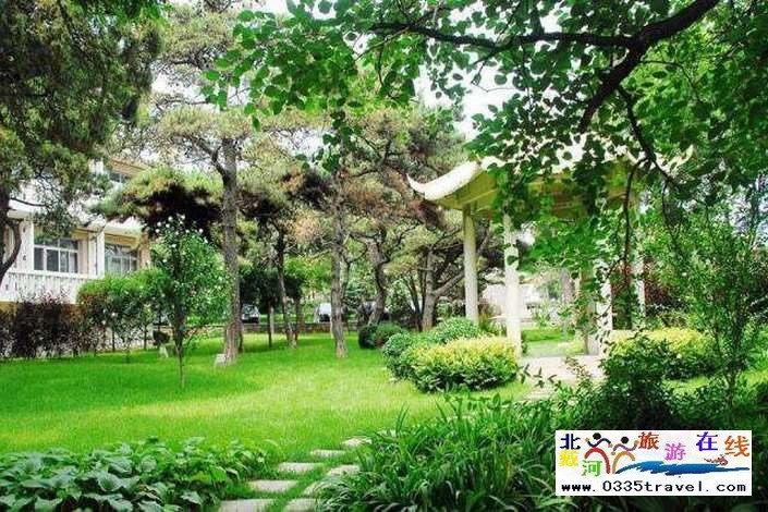 北戴河?xùn)|經(jīng)路賓館-住準(zhǔn)五星海華標(biāo)間/豪華大床+雙份早餐，一價(jià)全含